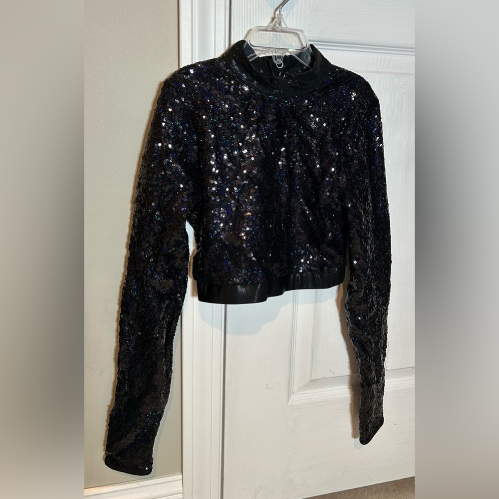 Long sleeved crop top